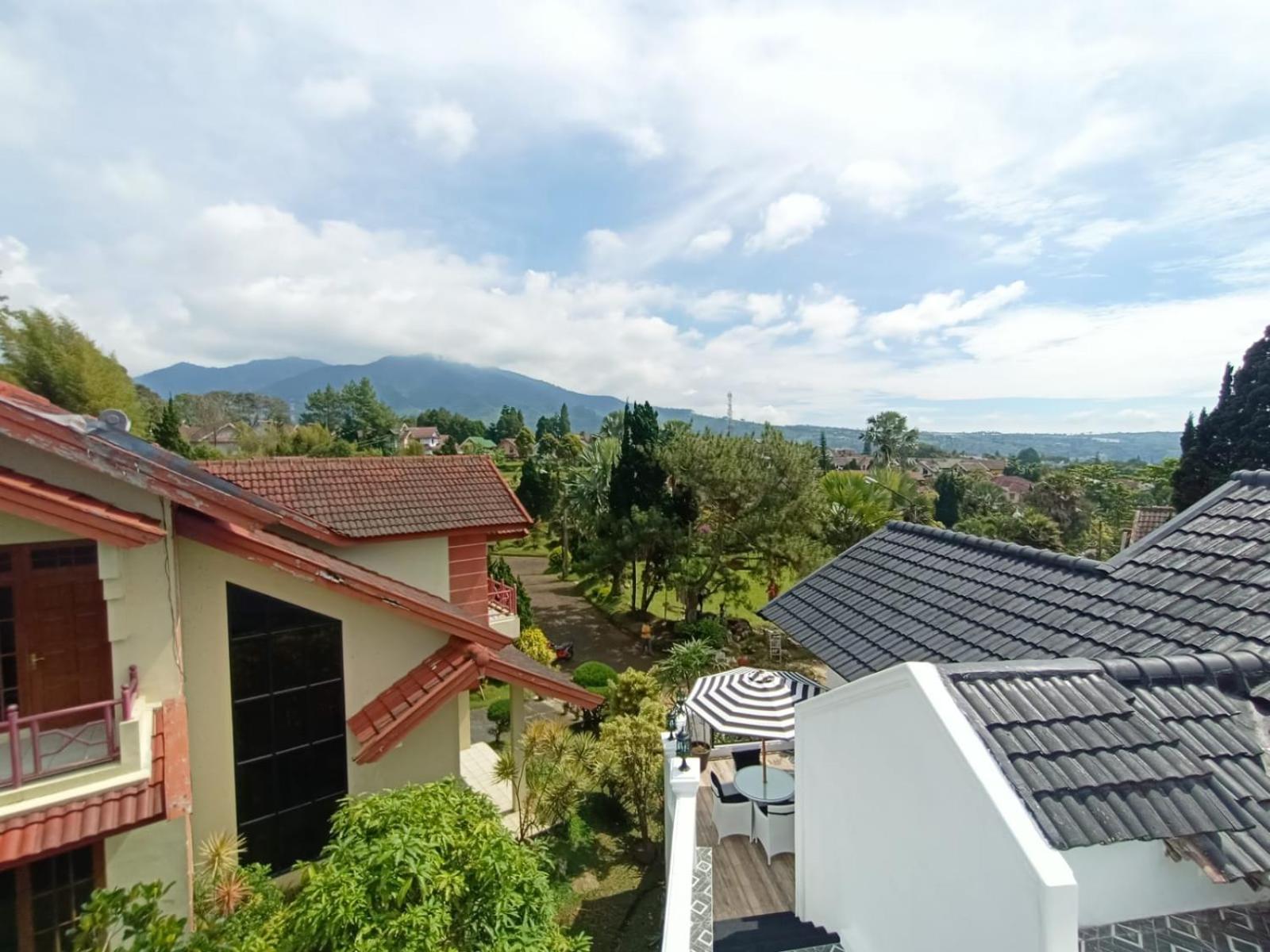 Villa Kota Bunga Malini 10 Cikundul Exterior photo