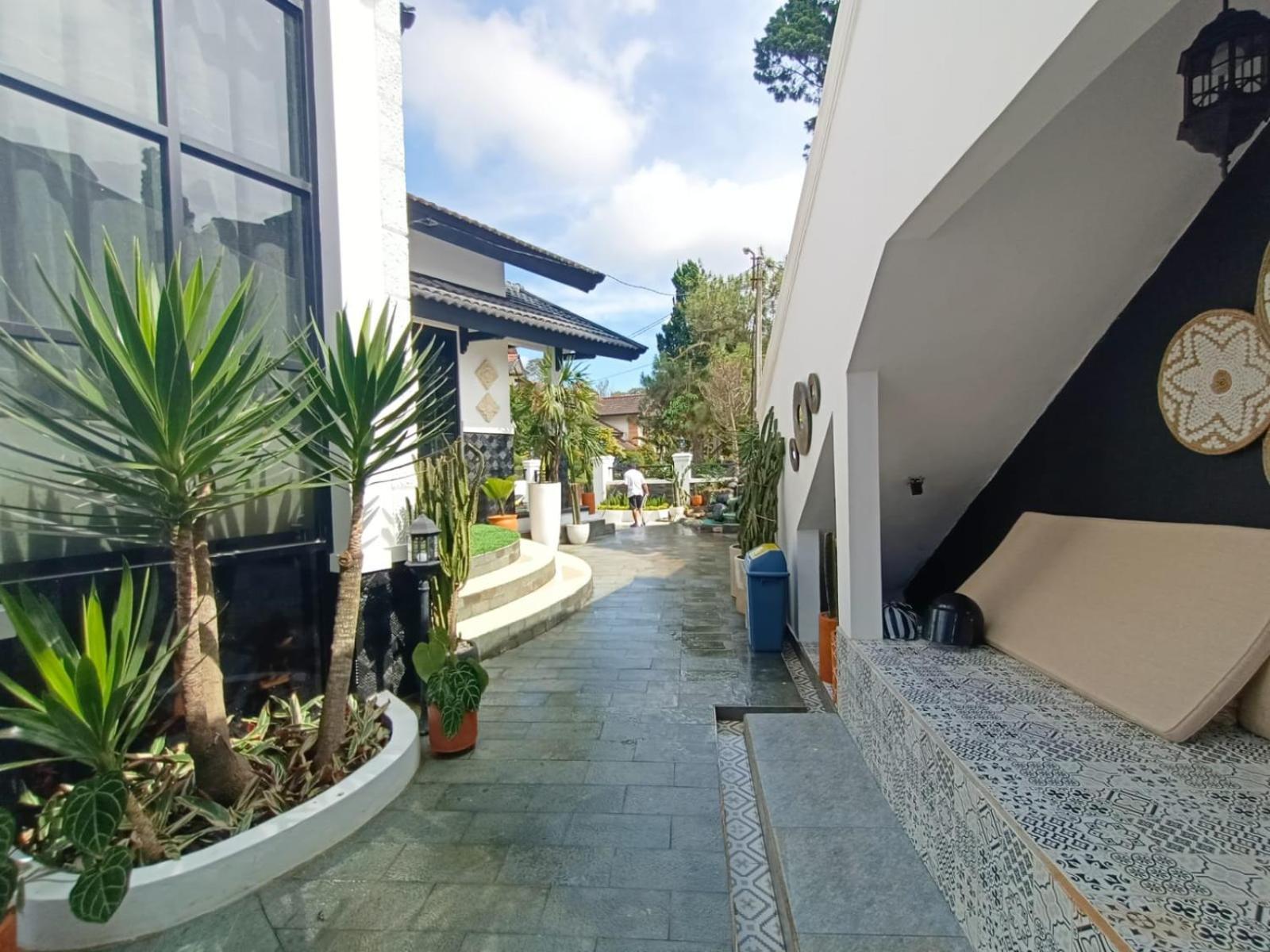 Villa Kota Bunga Malini 10 Cikundul Exterior photo